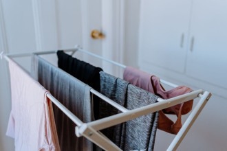 Suas roupas não estão secando no frio? Veja dicas para acelerar o processo