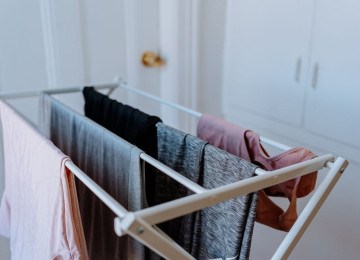 Veja como secar roupas no frio sem deixar cheiro ruim -  (crédito: Michele Pevide de Getty Images Signature)