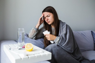 No início dos sintomas, é fundamental descansar e aumentar a ingestão de líquidos -  (crédito: Freepik)