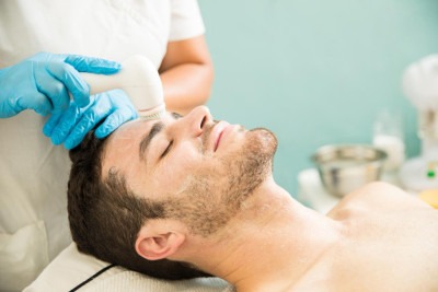A limpeza de pele é um o básico, mas necessário um rosto bem cuidado -  (crédito: tonodiaz/FreePik)