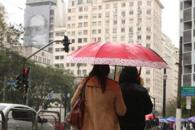 A previsão de chuva somada a uma perspectiva de ventos fortes cria a ameaça do ciclone extratropical, que pode resultar no fenômeno que ocorreu em Itacoatiara. - 