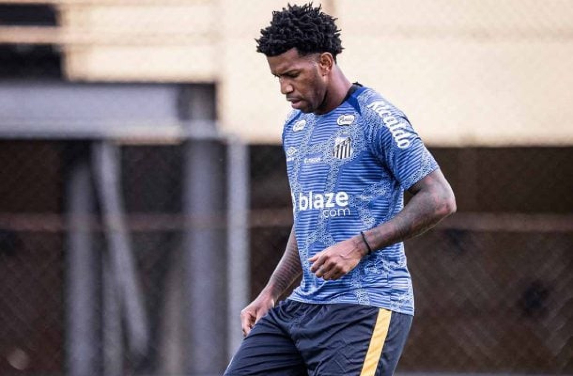 Gil retorna e Santos inicia preparação para amistoso