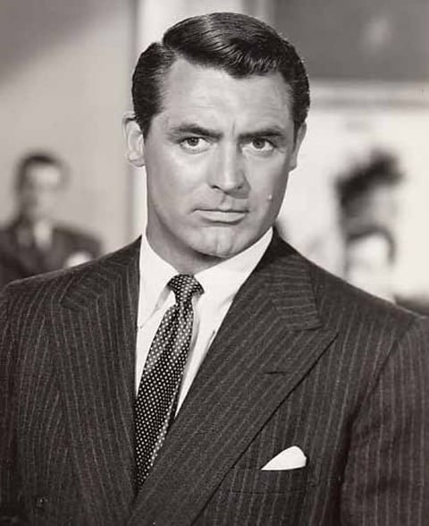 4.Cary Grant - O ator britânico nasceu em 18/1/ 1904. Era um acrobata habilidoso antes de entrar para o cinema. Para isso, teve que mudar de nome, pois se chamava Archibald Alexander Leach, que o mercado cnematográfico desaprovou. Optou por um nome com as mesmas iniciais de um ídolo da época: Clark Gable. O criador de James Bond, Ian Fleming, declarou que Grant foi inspiração para o agente 007. 