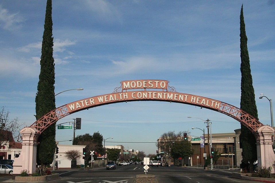 O ator nasceu em Modesto, Califórnia. Seus pais, divorciados desde que o ator era adolescente, são Valerie Cearley e Lee Renner, que gerenciou um famoso boliche da cidade, na década de 1980. Ele é o mais velho de sete irmãos.


