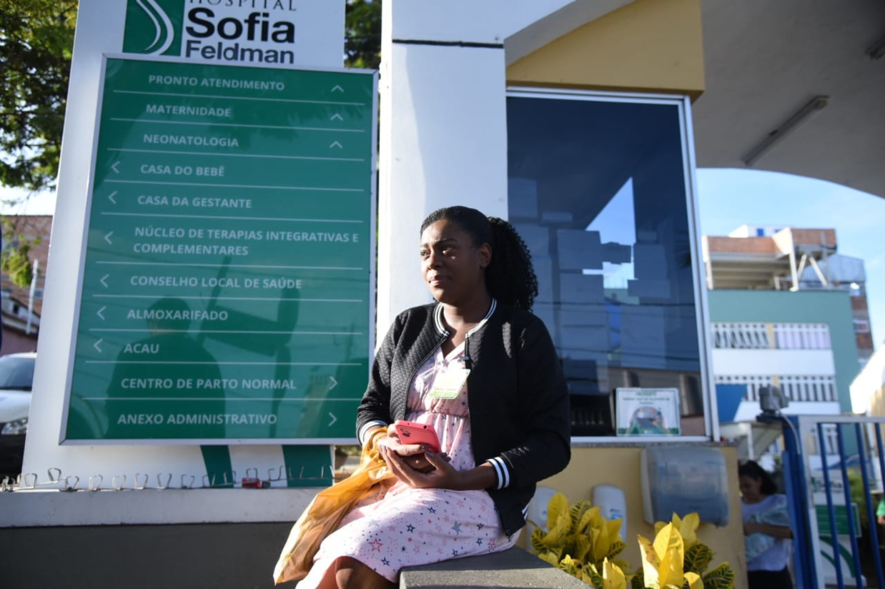 Fabíola Teixeira afirma que além dos transtornos causados pela cratera, o barulho da obra também tem causado impactos nas pessoas que frequentam a maternidade-Gladyston Rodrigues/ EM / D.A Press