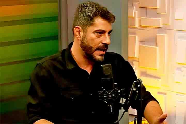 "Cheguei a 99 quilos, mas estava inchado por causa do corticoide. Quando o medicamento foi cortado, perdi 23 quilos em três semanas”, detalhou, em entrevista ao podcast "PodCringe"