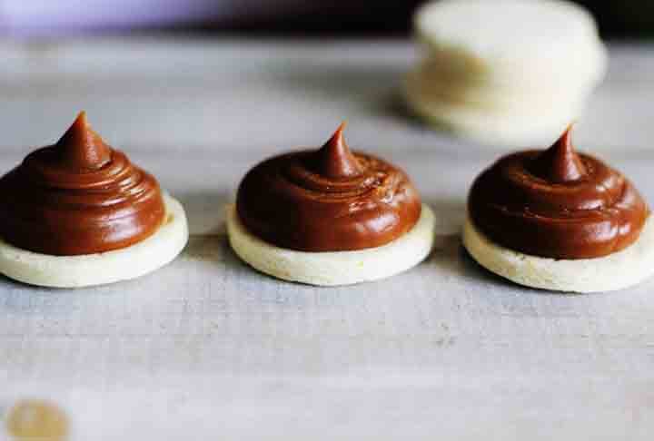 La Serena, Chile: A tradição chilena de produção de doce de leite, conhecido como manjar, destaca La Serena como um polo de alta qualidade. Com um sabor mais caramelizado, é um produto local importante para o mercado e para a cultura.- Divulgação