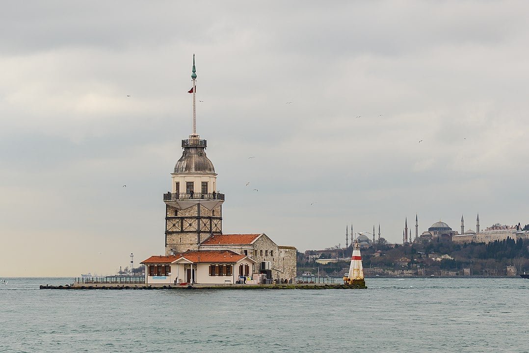  Kiz Kulesi, Turquia - Fica em Istambul. Construído em 408 a.C, com o objetivo de controlar os navios persas entre o lado ocidental e oriental.