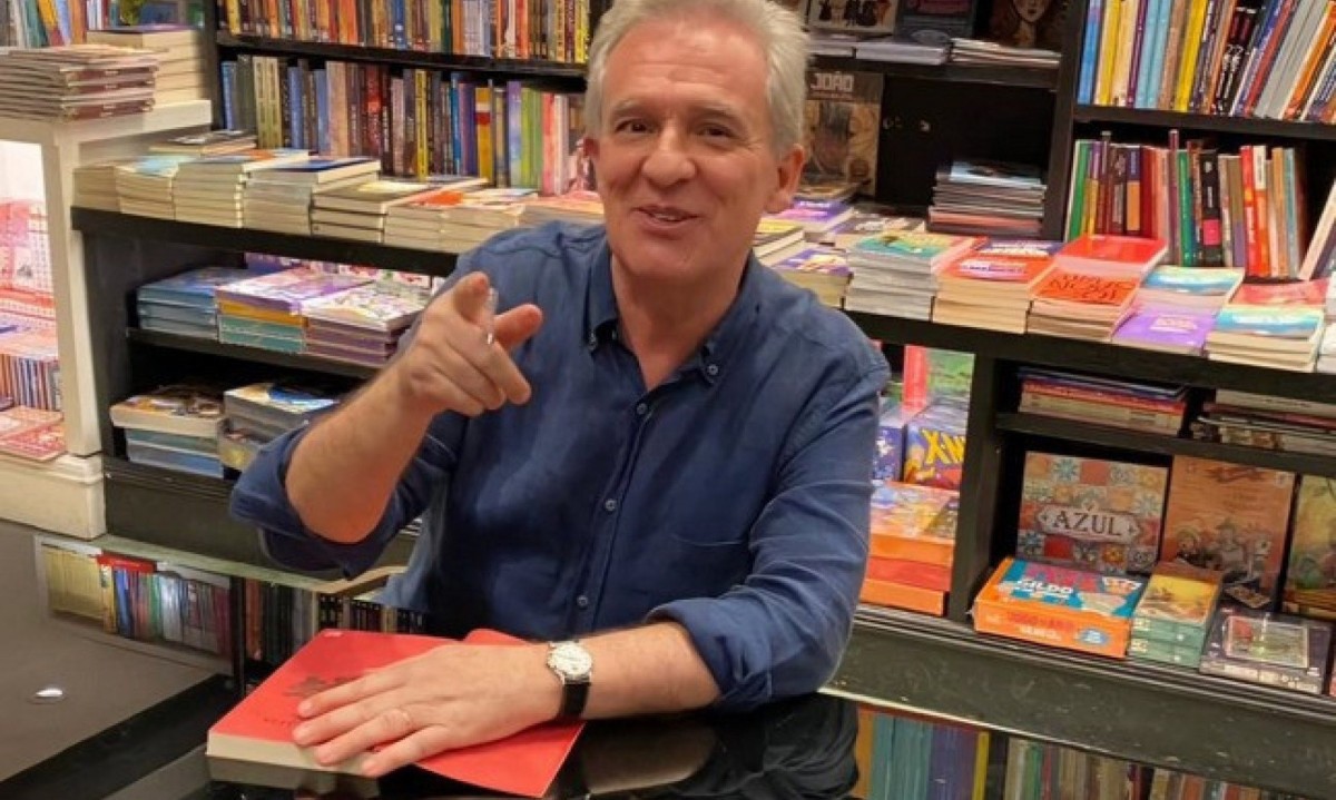 O escritor Ary Quintella diz que o tempo &eacute; &quot;uma abstra&ccedil;&atilde;o que inventamos na tentativa in&uacute;til de dar alguma coer&ecirc;ncia &agrave;s nossas vidas&quot; -  (crédito: Instagram/reprodu&ccedil;&atilde;o)