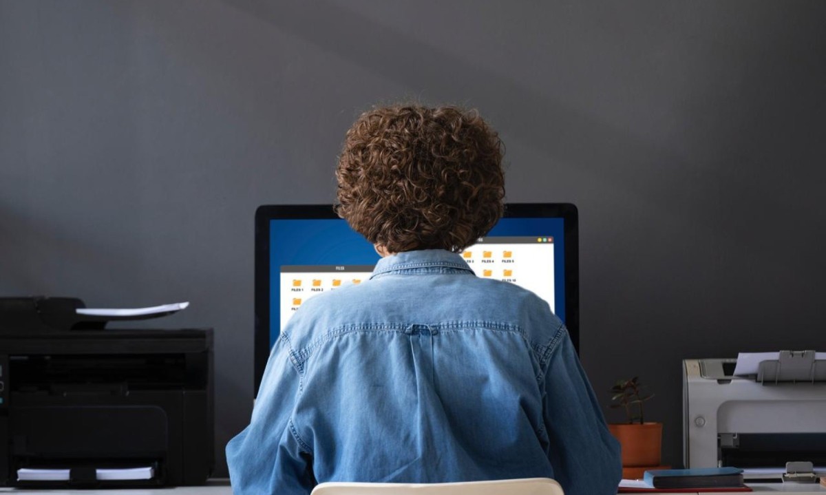 Os interessados podem filtrar as vagas disponÃ­veis no site em algumas categorias como o setor, modelo de trabalho e tipo de contrato -  (crédito: ReproduÃ§Ã£o / Freepik)