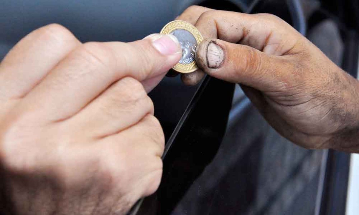 Pedintes se multiplicam nas ruas do país - (crédito: Fábio Cortez/D.A Press) Pedintes se multiplicam nas ruas do país - (crédito: Fábio Cortez/D.A Press)