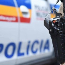 Corpo é encontrado carbonizado e com mãos amarradas na BR-040 - Gladyston Rodrigues/EM/D.A. Press