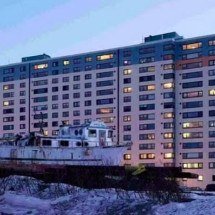 Como conviver?  Um único prédio abriga 95% dos habitantes de cidade no Alasca - reprodução