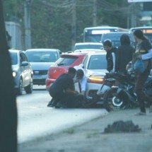 Acidente entre carro e moto complica trânsito na Avenida Amazonas, em BH - Edésio Ferreira/EM/D.A. Press