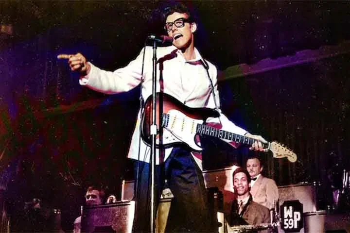 Além disso, o filme biográfico "A História de Buddy Holly", de 1978, trouxe sua história para um público mais amplo e consolidou sua importância na história do rock. O filme rendeu uma indicação ao Oscar a Gary Busey, ator que interpretou Buddy.-Divulgação