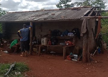 Trabalhadores não dispunham de banheiro, alojamento ou alimentação adequada -  (crédito: Superintendência Regional do Trabalho e Emprego de Minas Gerais/Divulgação)