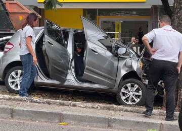 Mulher ou mal ao volante e bateu em quatro veículos, sendo que três estavam estacionados -  (crédito: Edésio Ferreira/EM/DA Press)
