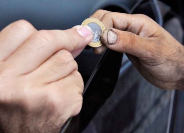Pedintes se multiplicam nas ruas do país -  (crédito: Fábio Cortez/D.A Press)