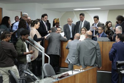 Discussão sobre o Propag na Comissão de istração Pública -  (crédito: Alexandre Netto/ALMG)