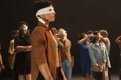 Grupo Galp&atilde;o leva seu mais recente espet&aacute;culo,  "(Um) ensaio sobre a cegueira", dirigido por Rodrigo Portella, para o Festival de Curitiba -  (crédito: Guto Muniz/divulga&ccedil;&atilde;o)