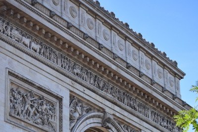 Arcos comemorativos são estruturas simbólicas erguidas em várias culturas para celebrar conquistas, vitórias militares ou marcos importantes. Representam poder, unidade e, muitas vezes, honram deuses ou figuras heroicas. Comemorações históricas, festivais ou eventos cívicos frequentemente justificam sua construção. Veja arcos pelo mundo.  -  (crédito: Imagem de ClaudiaArts por Pixabay)
