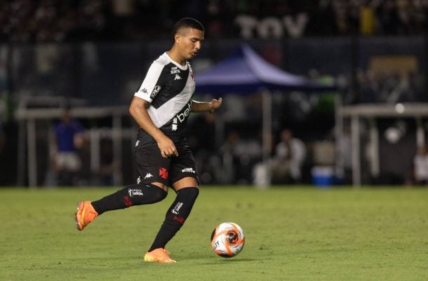 MATEUS CARVALHO - Fez o feijão com arroz, cumpriu bem o seu papel e não comprometeu. NOTA: 5,5 - Foto: Divulgação/Vasco