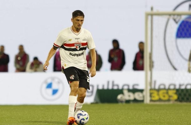 PABLO MAIA - Marcou corretamente e ajudou na saída de bola. Não chegou tanto na área adversária como de costume - Nota 6,0 - Foto: Rubens Chiri/São Paulo
