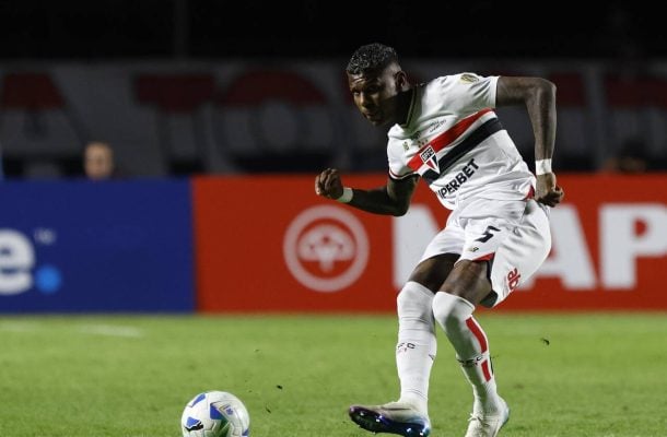 ARBOLEDA - Marcou corretamente no lance do gol do Talleres, mas deu condição e o gol valeu por conta de um pé. Porém, fez boa partida - Nota 6,5 Foto: Rubens Chiri/São Paulo 