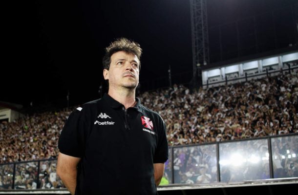 FERNANDO DINIZ - O Vasco jogou muito bem no primeiro tempo, controlando a partida, neutralizando a melhor arma do Melgar e resolvendo a classificação. Já na etapa final, diminuiu o ritmo, correu um pouco mais de risco, mas não perdeu o controle em nenhum momento. NOTA: 7,5 - Foto: Divulgação/Vasco