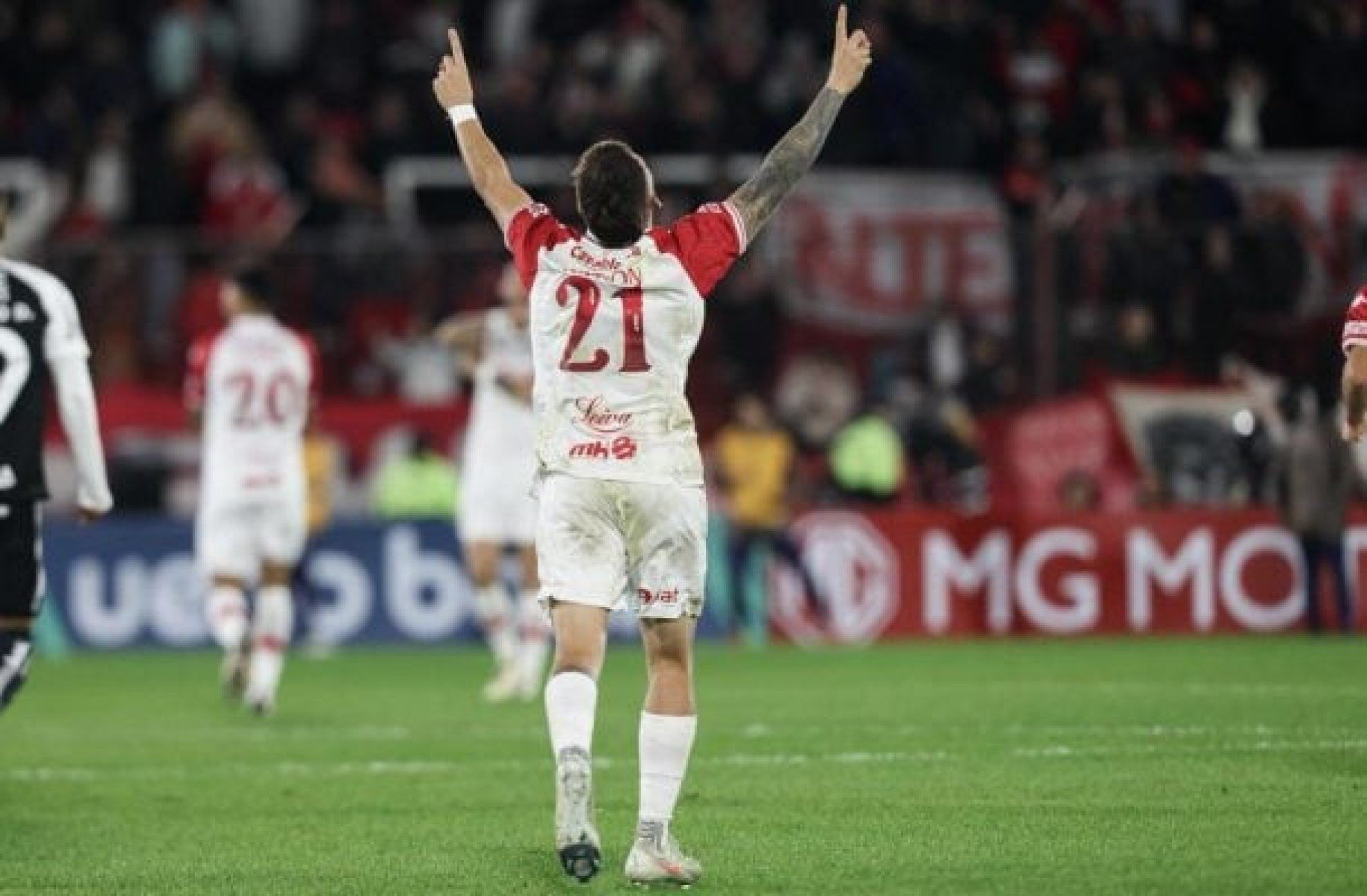 Corinthians joga mal, perde para os reservas do Huracán e está fora da Sul-Americana