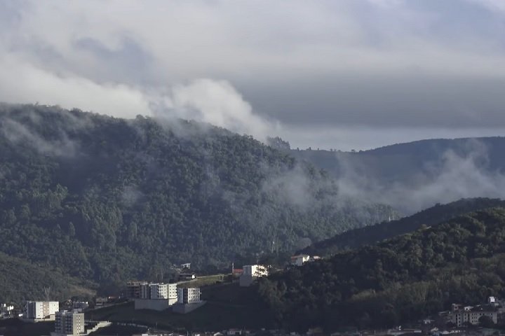 Apesar de mitos sobre um possÃ­vel "despertar" do vulcÃ£o, especialistas afirmam que ele estÃ¡ totalmente extinto, com apenas vestÃ­gios de pequenas manifestaÃ§Ãµes vulcÃ¢nicas posteriores.