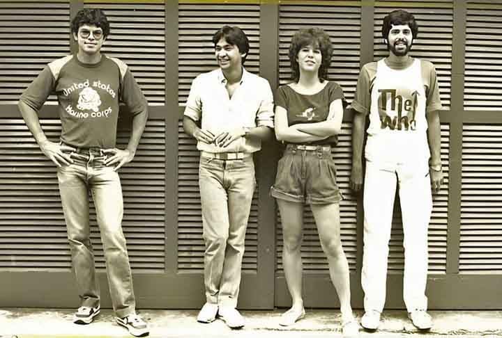 Em 1981, Paula fundou a banda Kid Abelha ao lado do baterista Beni Borja, o guitarrista Pedro Farah e Leoni, baixista, cantor e principal compositor. Ela superou a timidez quando foi convidada a cantar e se tornou a vocalista do grupo, além de também escrever algumas músicas. 