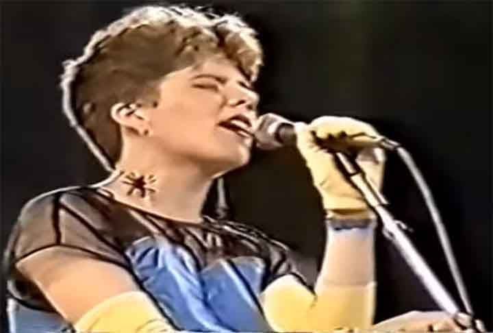 Após isso, começaram a surgir os convites para shows e chegaram até a se apresentar na edição de 1985 do Rock in Rio. A Warner Music contratou em definitivo a banda, que lançou seu primeiro disco “Seu Espião”, em 1984, com algumas de suas principais músicas.