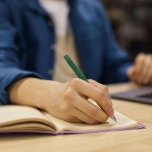 Dominar o inglês é diferencial para se destacar no mercado - DINO