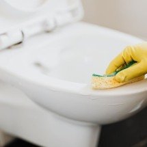 Saiba por que aparecem manchas no vaso sanitário e como eliminá-las - Kaboompics.com de Pexels