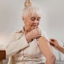 Estudos ligam vacina contra herpes zoster à menor incidência de Alzheimer - FreePik