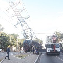 Veja como ficou a torre após o acidente com ônibus na Babita Camargos - Marcos Vieira/EM/D.A Press