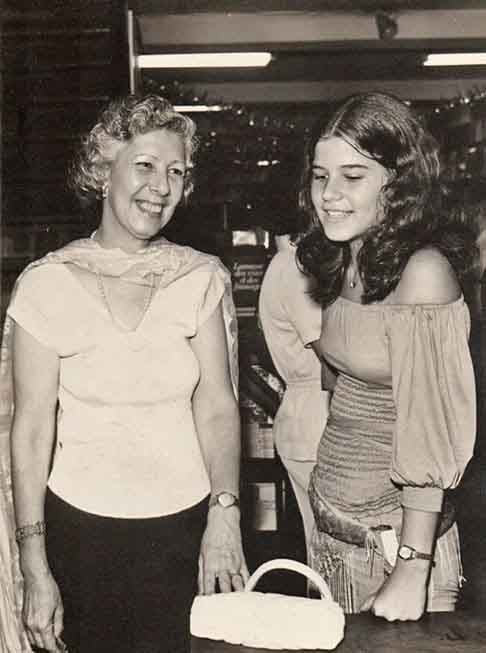 Inicialmente, Toller ingressou no curso de Desenho Industrial e Comunicação Visual, na PUC-RJ. No entanto, ela se identificou com o mundo artístico após a banda de rock "Gang 90 e as Absurdettes" cantar “Perdidos na Selva” em um festival do grupo Globo. 