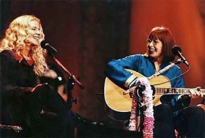 No final do ano seguinte produziu o CD e DVD “Nosso”, que foi gravado ao vivo durante a turnê do seu álbum anterior. As referências são músicas do Kid Abelha e regravações como "Só Love", de Claudinho e Bochecha, bem como "Mamãe Coragem", de Caetano Veloso. 