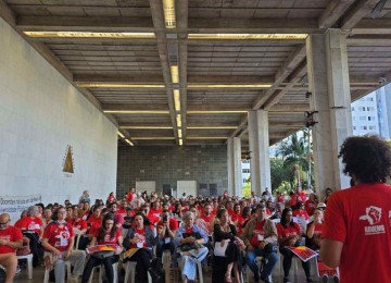 Professores se reuniram na ALMG, na tarde desta quarta-feira (28/5) -  (crédito: Aduemg/Divulgação )