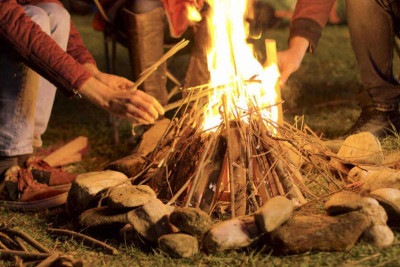 Nas festas juninas típicas da temporada, é comum a presença de fogueiras  -  (crédito: DC Studio/FreePik)