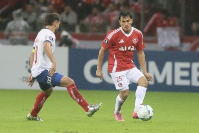 O Internacional recebeu o Bahia, pela última rodada do Grupo E da Libertadores, nesta quarta-feira, 28/5. veja como o Jogada10 analisou a performance do Colorado, que venceu por 2 a 1 e se garantiu nas oitavas de final da Libertadores em primeiro no grupo. Foto:  Ricardo Duarte / Internacional -  (crédito:  Ricardo Duarte / Internacional)