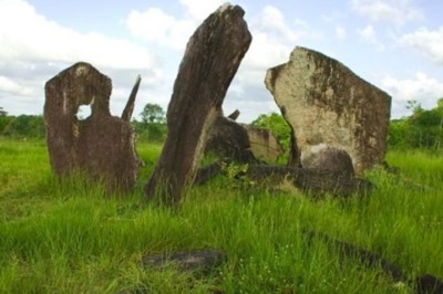 Uma estrutura rochosa localizada em uma colina do litoral norte do Amapá chama a atenção de quem visita o local. -  (crédito: Wikimedia Commons/Governo do Amapá)