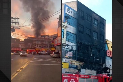 Fumaça preta subiu alto do incêndio em prédio comercial em São João do Meriti (RJ) -  (crédito: Reprodução/Cyro Neves - Rádio Tupi)