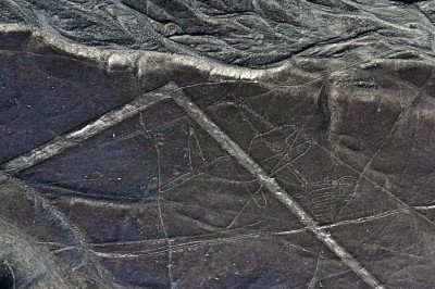 As Linhas de Nazca, no Peru, são figuras milenares criadas pelo povo Nazca entre 500 a.C. e 500 d.C., que intrigam pesquisadores há décadas.  -  (crédito: wikimedia commons Pierre André Leclercq)