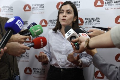 Lohanna França (PV), vice-líder da oposição, criticou lista de imóveis que Zema pretende incluir nas negociações do Propag -  (crédito: Guilherme Dardanhan/ALMG)