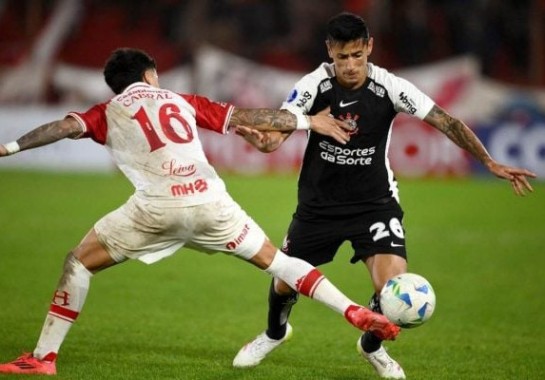 Atuações do Corinthians contra o Huracán: Baixo nível em campo e eliminação para os reservas
