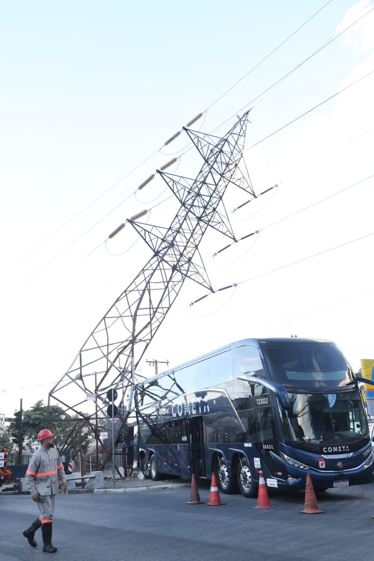  A torre é de alta tensão, com 138 mil volts