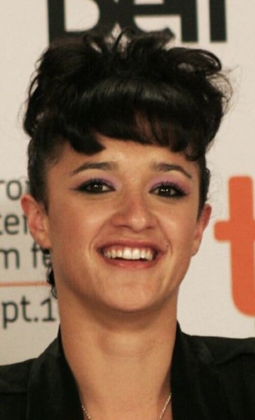 E aqui temos uma atriz naturalizada neozelandesa, mas que nasceu na Austrália (na cidade de Donnybrook). Keisha Castle-Hughes (Keisha Castle-Hughes) nasceu em 24 de março de 1990. Indicada ao Oscar aos 13 anos por Encantadora de Baleias, atuou em Game of Thrones e Star Wars. Primeira atriz neozelandesa indicada ao Oscar de Melhor Atriz.
