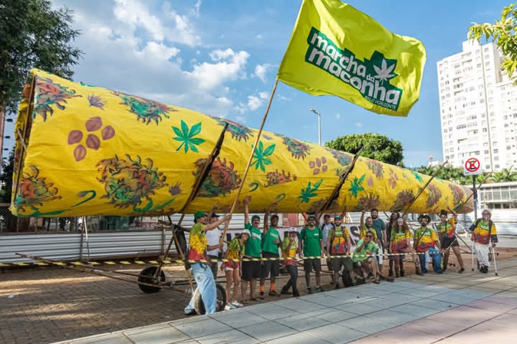 O 'baseadão' é costume nas manifestações da Marcha da Maconha